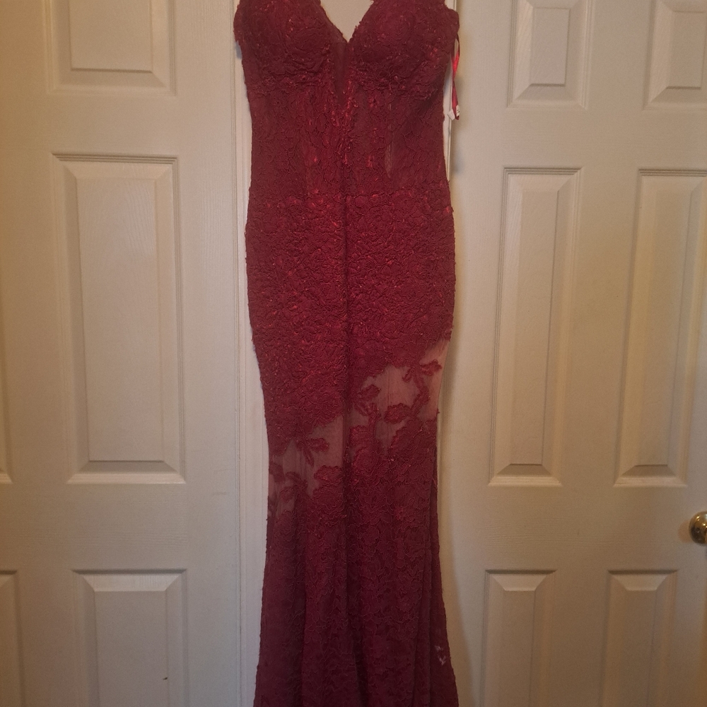 Clothes and shoes - Picture 2 of 15